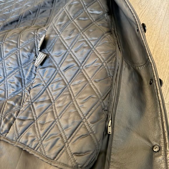Ladies Leather Coat - Picture 4 of 6